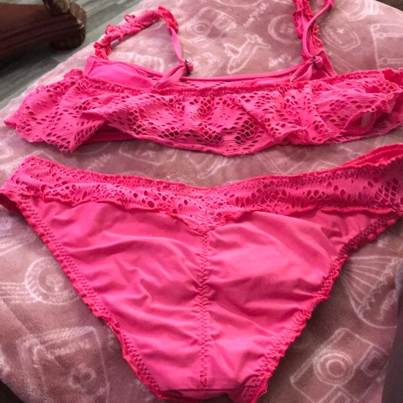 BECCA BIKINI HOT PINK W/LACE RUFFLES SIZE SP GREAT CONDITION! - Picture 3 of 4